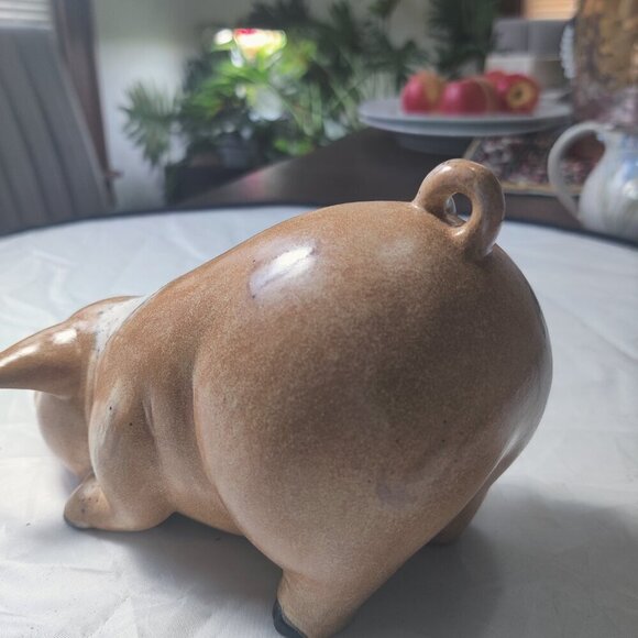 A pig figurine, wallowing in mud. Handpainted and very Realistic with mud spots - Picture 3 of 8